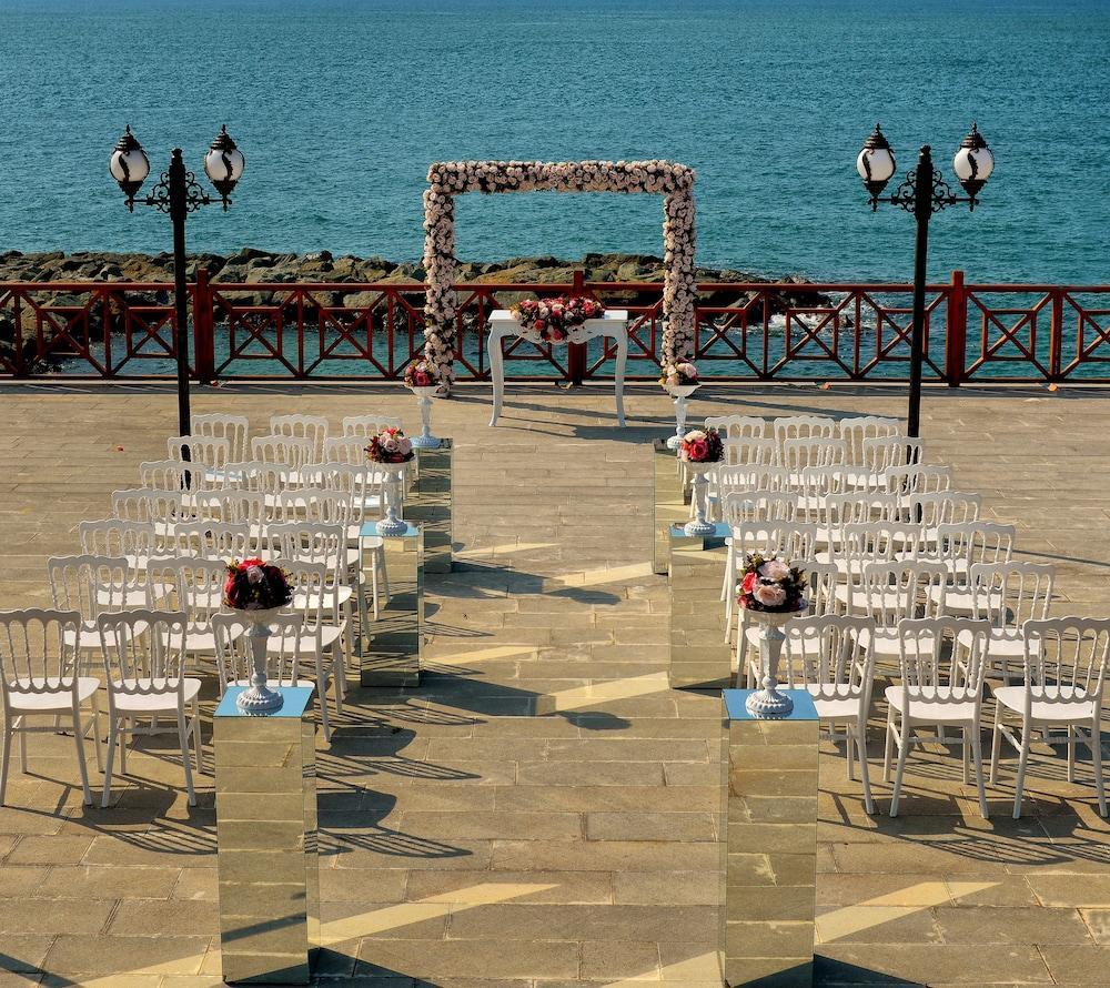מלון Babillon & Restaurant