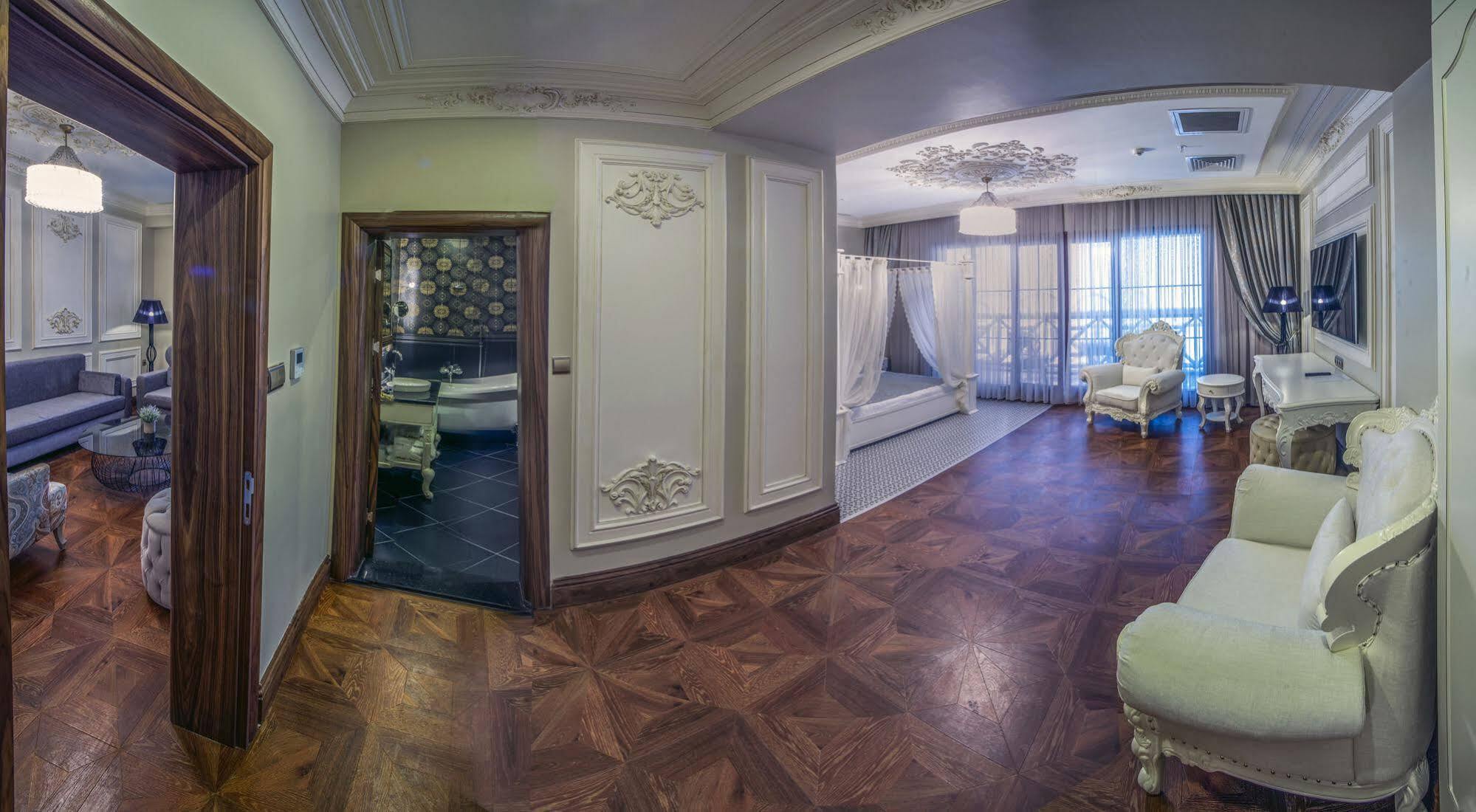 Babillon & Restaurant מלון 5*